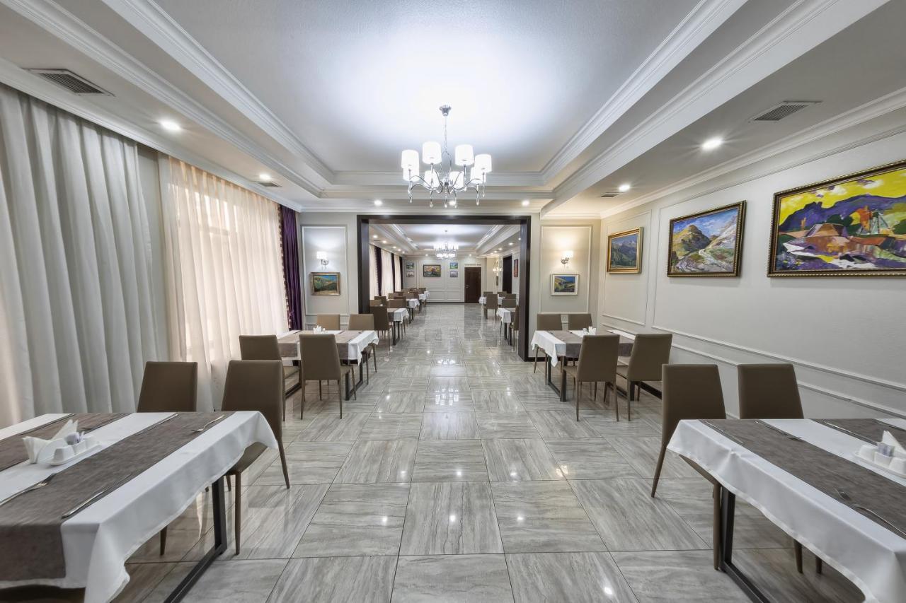 Osh Grand Hotel Chavo ภายนอก รูปภาพ
