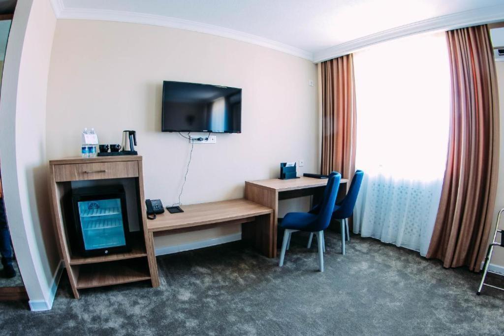 Osh Grand Hotel Chavo ภายนอก รูปภาพ