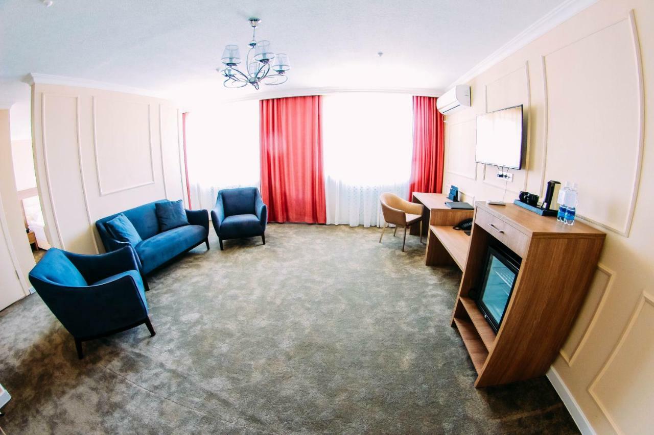 Osh Grand Hotel Chavo ภายนอก รูปภาพ