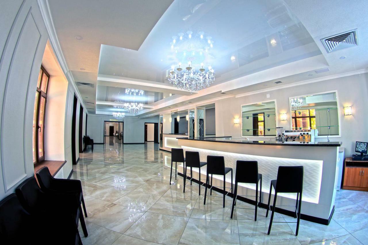 Osh Grand Hotel Chavo ภายนอก รูปภาพ